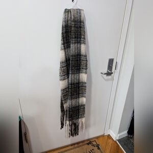 Black And Cream Plaid Scarf NWT
